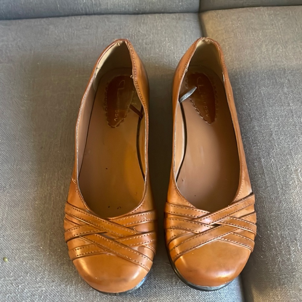 👟Laundry size 8.5 light brown flats